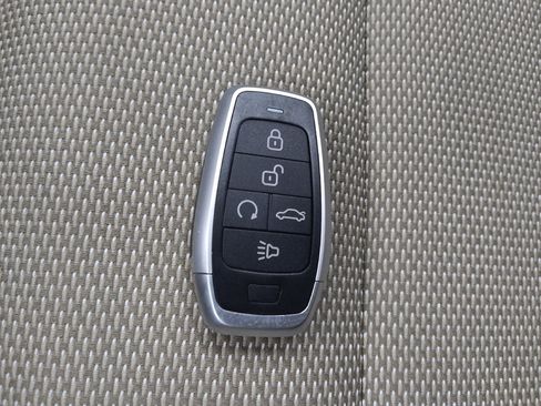 Used 2022 Chevrolet Traverse LS AWD/4WD image 32