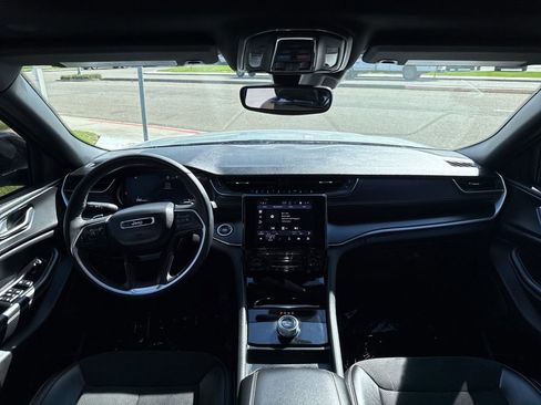 Used 2023 Jeep Grand Cherokee L Laredo image 23