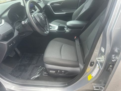 Used 2024 Toyota RAV4 XLE AWD/4WD image 8