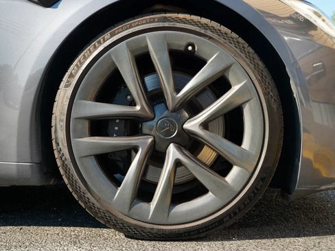 Used 2022 Tesla Model S Standard Range AWD/4WD image 18