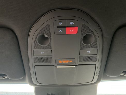 Used 2025 Genesis G70 2.5T RWD image 17