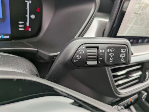 New 2024 Ford Escape SE image 29