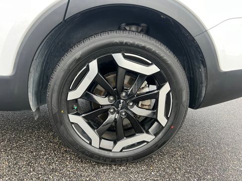 Used 2023 Kia Telluride EX w/ EX Captain's Chair Package image 22