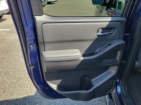 Used 2022 Nissan Frontier SV AWD/4WD image 13