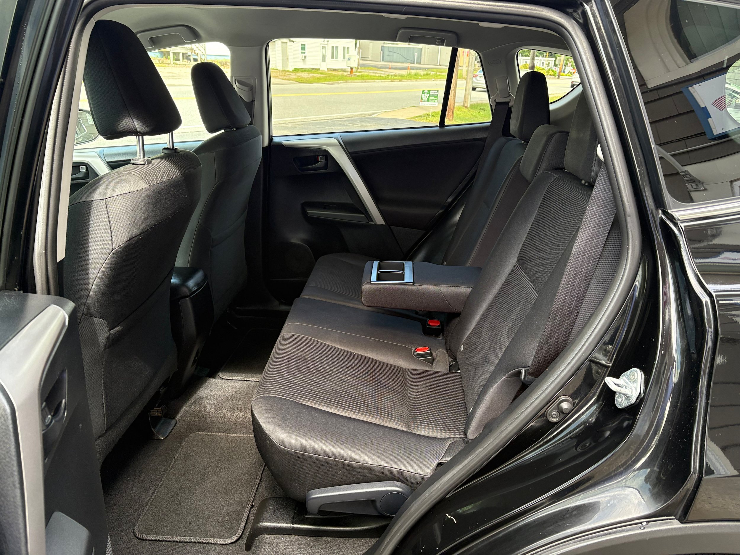 Used 2016 Toyota RAV4 LE AWD/4WD image 12