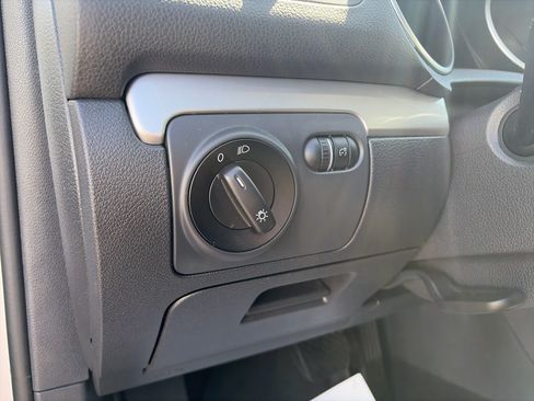 Used 2013 Volkswagen Golf 4-Door FWD image 16