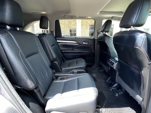 Used 2017 Toyota Highlander XLE FWD image 28