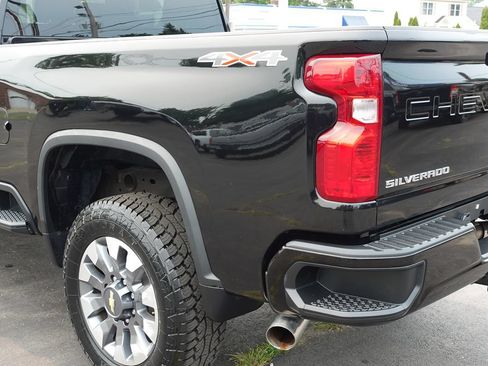 Used 2022 Chevrolet Silverado 2500 Custom w/ Custom Convenience Package AWD/4WD image 9