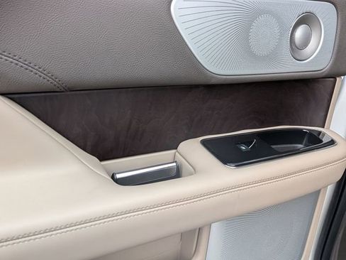 Used 2023 Lincoln Navigator Reserve image 28