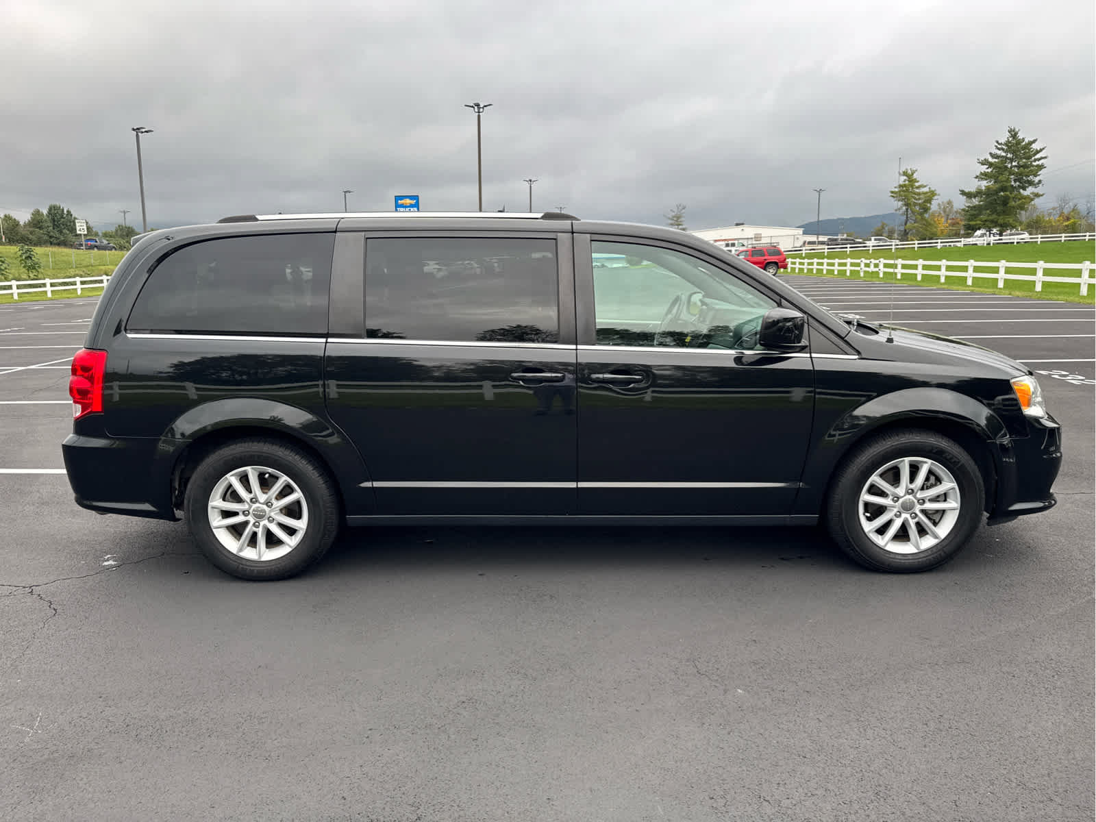 Used 2019 Dodge Grand Caravan SXT FWD image 5