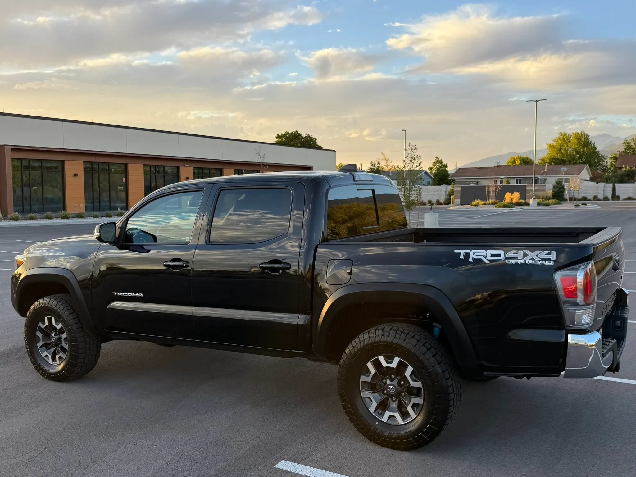 Used 2021 Toyota Tacoma TRD Off-Road AWD/4WD image 4