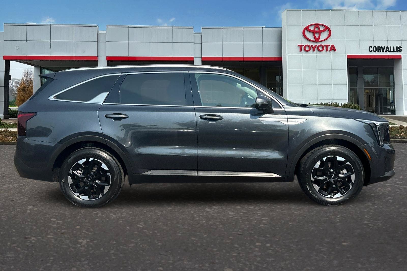 Used 2024 Kia Sorento S FWD image 3