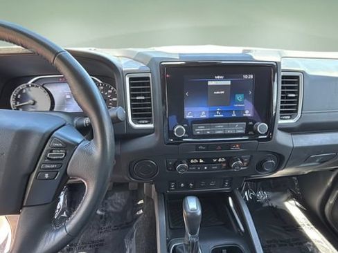 Used 2024 Nissan Frontier SV w/ SV Convenience Package RWD image 11
