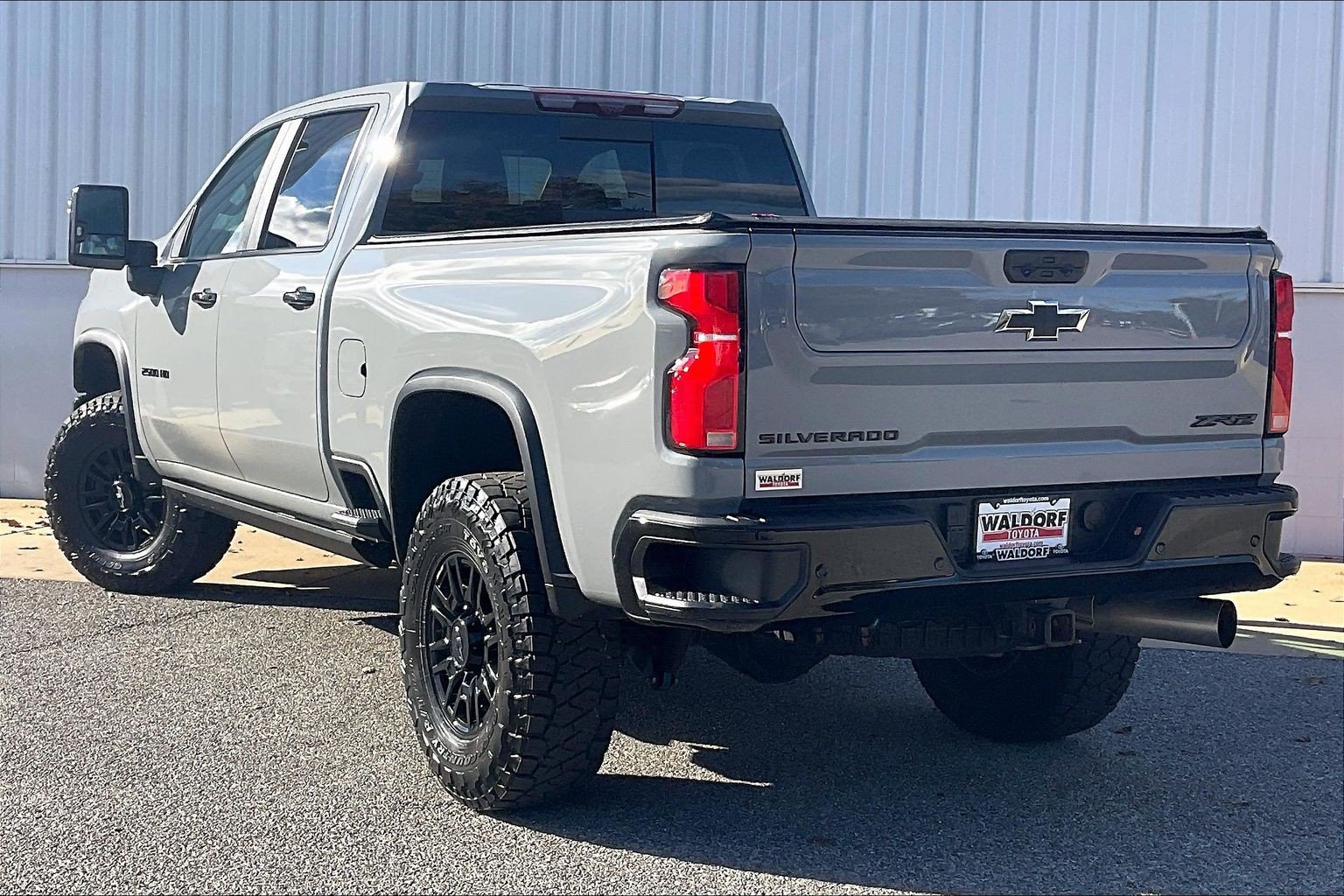 Used 2024 Chevrolet Silverado 2500 ZR2 w/ Technology Package AWD/4WD image 15