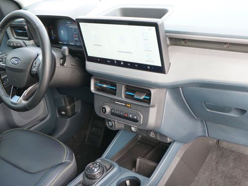 Certified 2025 Ford Maverick Lobo AWD/4WD image 28