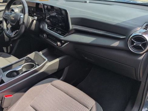 Used 2025 Chevrolet Equinox LT FWD image 32