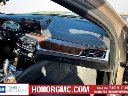 Used 2019 BMW 530e w/ Convenience Package image 25