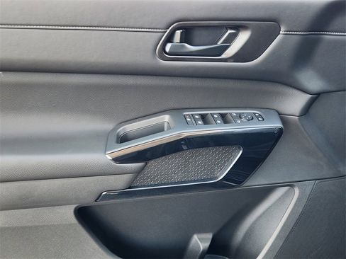 New 2025 Nissan Pathfinder SV image 16