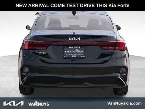 Used 2023 Kia Forte LXS w/ LXS Technology Package image 4