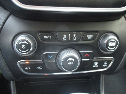 Used 2020 Jeep Cherokee Latitude image 17