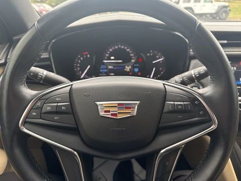Used 2018 Cadillac XT5 AWD image 11