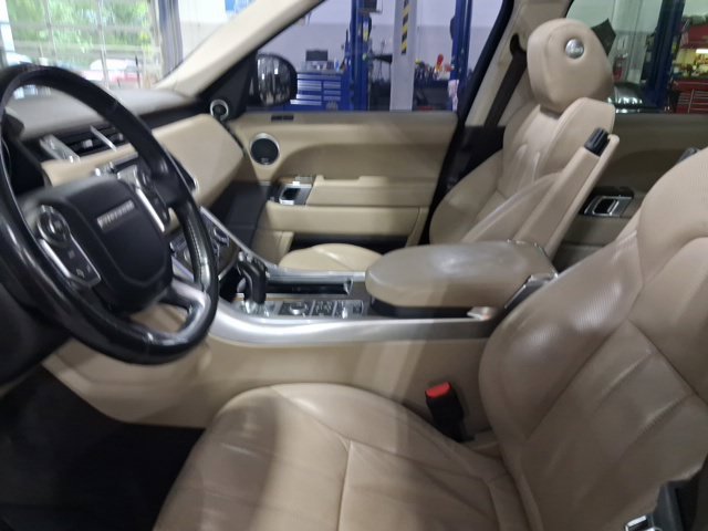 Used 2017 Land Rover Range Rover Sport HSE AWD/4WD image 9