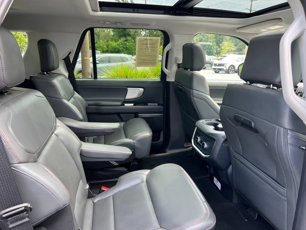 Used 2025 Ford Expedition Active RWD image 16