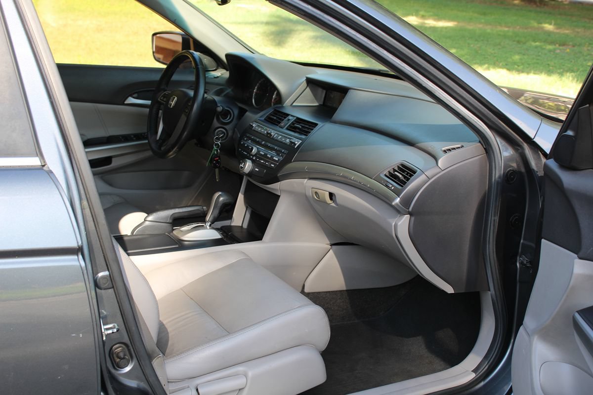Used 2010 Honda Accord EX-L image 17