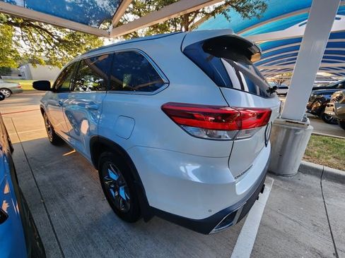 Used 2019 Toyota Highlander Limited Platinum AWD/4WD image 4