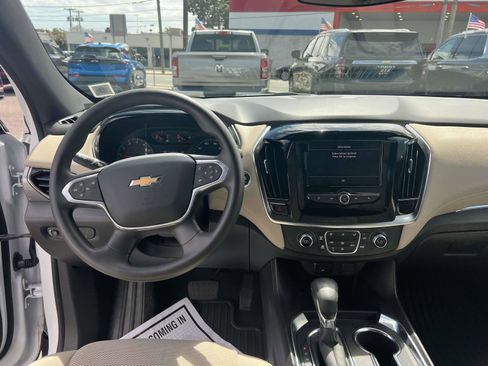 Used 2023 Chevrolet Traverse LS image 14