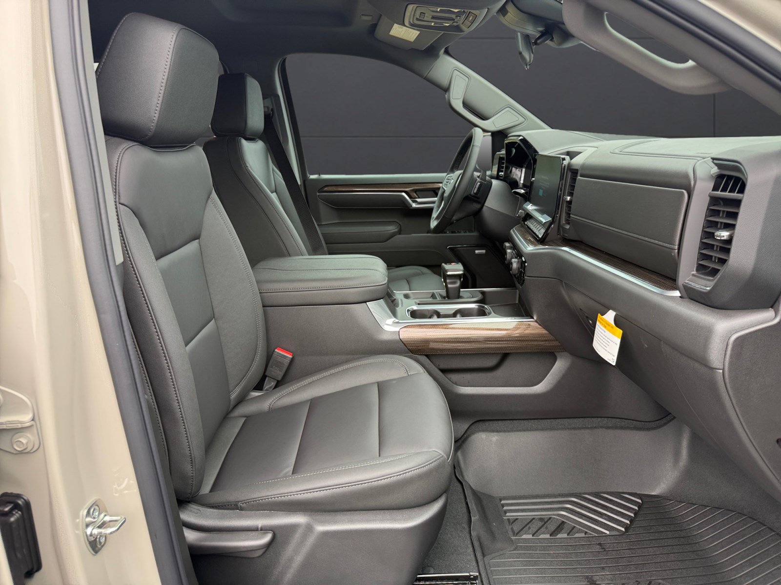 New 2026 Chevrolet Silverado 1500 RST w/ Dark Appearance Package AWD/4WD image 13