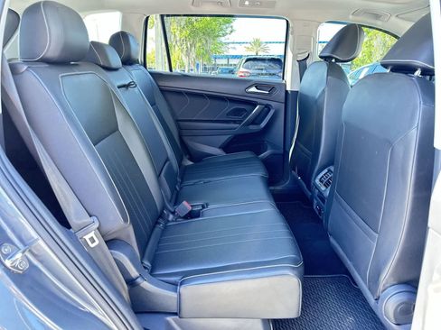 Used 2022 Volkswagen Tiguan SE w/ Panoramic Sunroof Package image 15