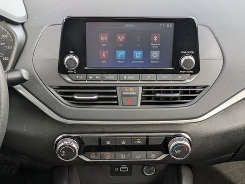 Used 2024 Nissan Altima 2.5 S image 23