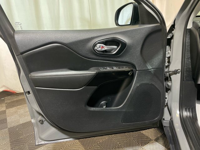 Used 2023 Jeep Cherokee Altitude Lux AWD/4WD image 36