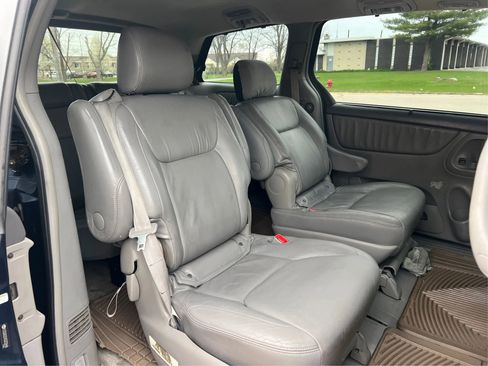 Used 2005 Toyota Sienna XLE image 26