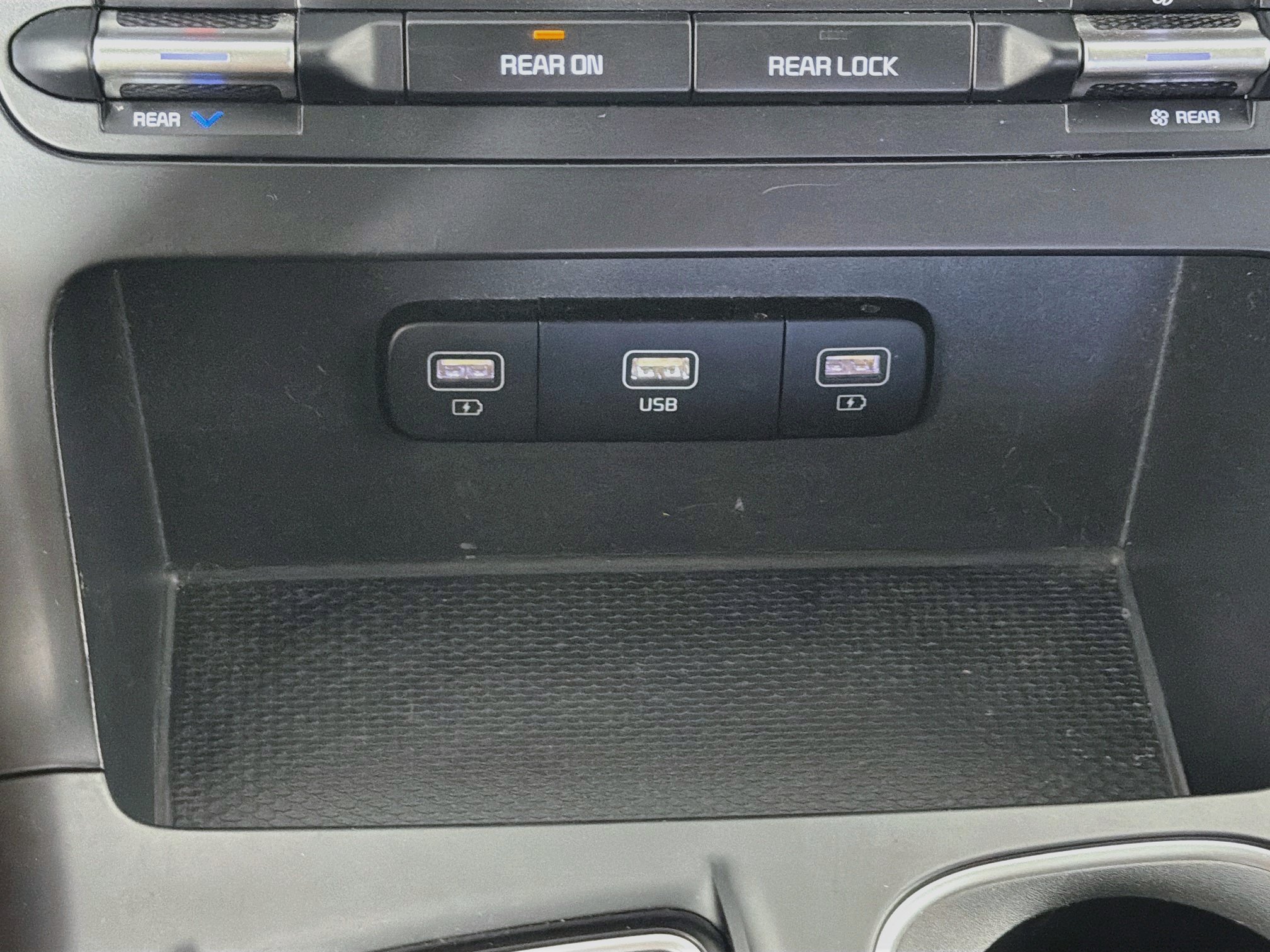 Used 2022 Kia Carnival LX FWD image 26