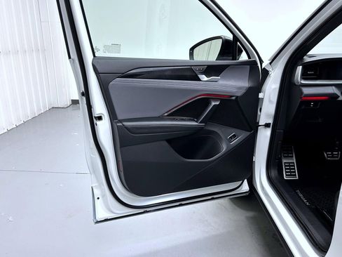Used 2025 Volkswagen Tiguan SE R-Line AWD/4WD image 9