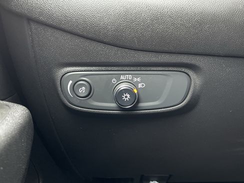 Used 2022 Chevrolet Equinox LT image 19