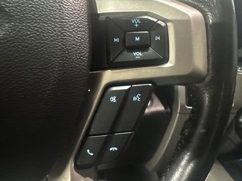 Used 2022 Ford F250 Lariat w/ Black Appearance Package image 6