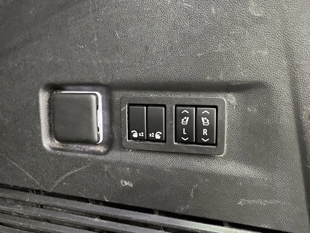 Used 2023 Chevrolet Suburban Premier AWD/4WD image 14