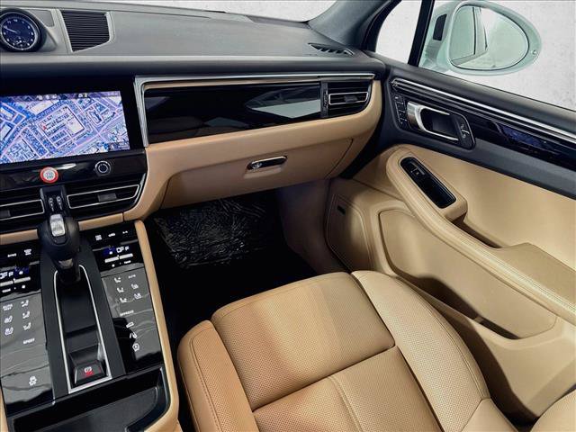Certified 2026 Porsche Macan AWD/4WD image 22