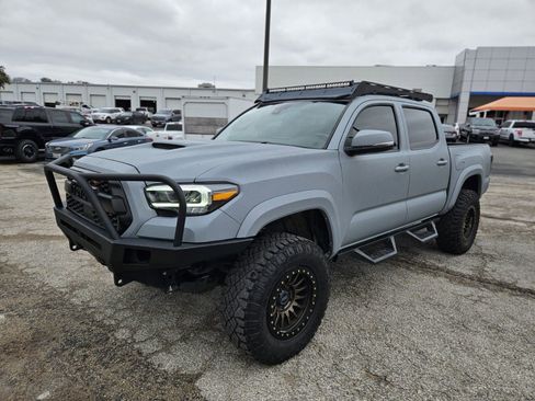 Used 2021 Toyota Tacoma TRD Sport w/ Technology Package image 8
