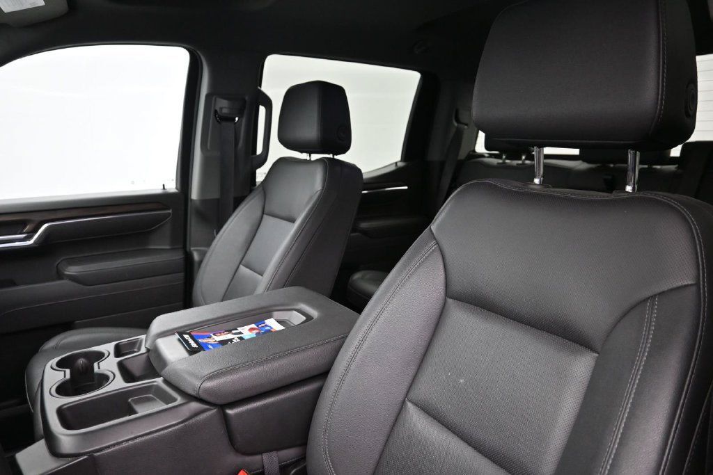 Used 2025 GMC Sierra 1500 SLT RWD image 10