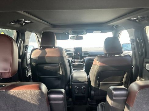 Used 2021 Ford Explorer Platinum w/ Equipment Group 601A AWD/4WD image 8