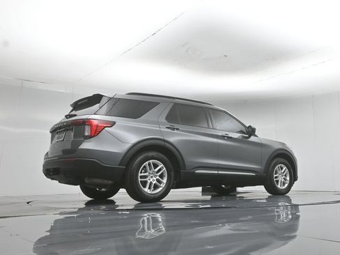 Used 2025 Ford Explorer Active RWD image 46