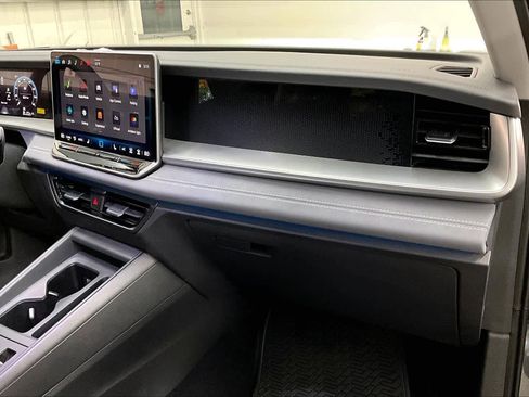 New 2026 Volkswagen Tiguan SE image 28