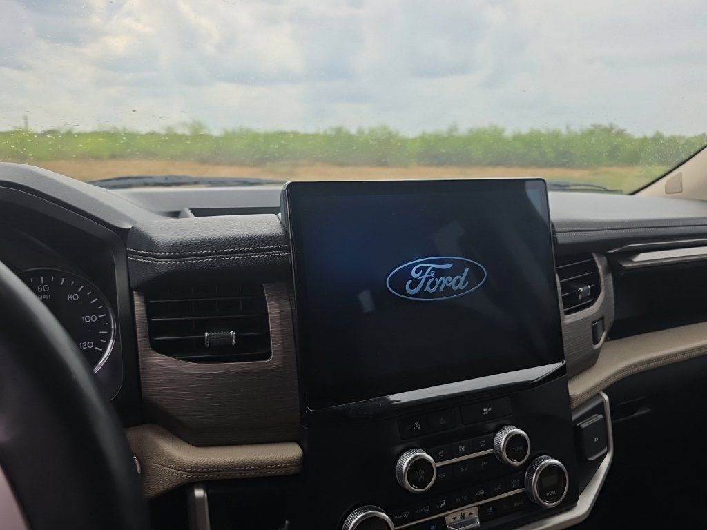 Used 2024 Ford Expedition Max Limited RWD image 11