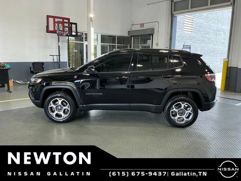 Used 2022 Jeep Compass Trailhawk w/ Trailhawk Convenience Group AWD/4WD image 3