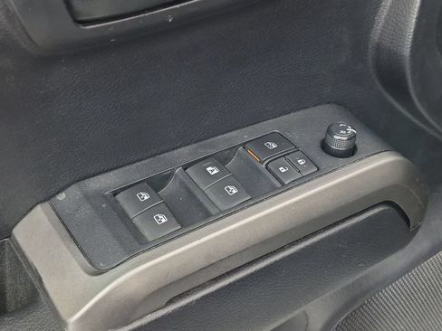 Used 2020 Toyota Tacoma SR5 AWD/4WD image 15