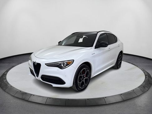 Used 2022 Alfa Romeo Stelvio Veloce image 1